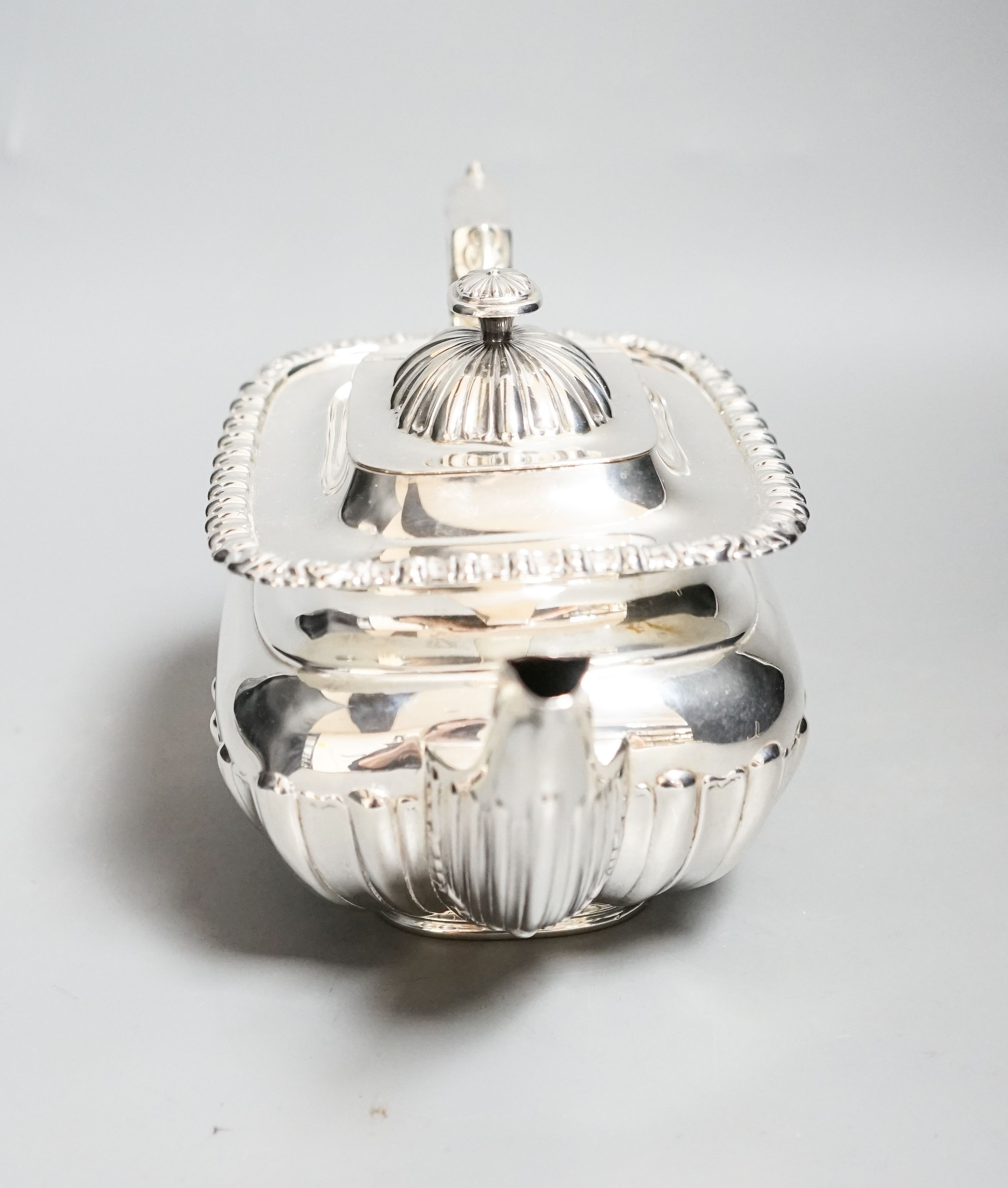 An Edwardian demi-fluted silver teapot, Sheffield, 1901, gross 22.5oz.